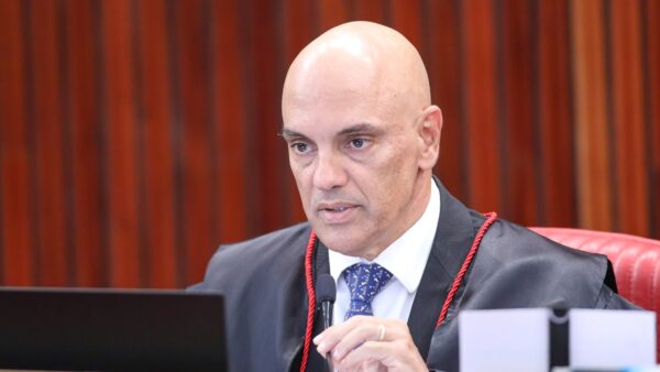 Moraes autoriza semiaberto a Débora do Batom; entenda análise sobre o Senado
