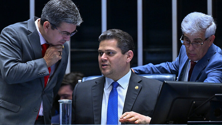 CNN relata foco do Planalto na escala 6×1; Senado debate calendário especial