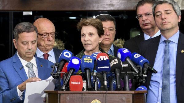 Presidência do Senado: Carlos visita Jair Bolsonaro e reafirma apoio a Rogério Marinho