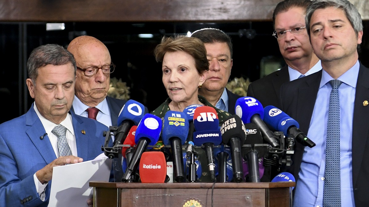 Presidência do Senado: Carlos visita Jair Bolsonaro e reafirma apoio a Rogério Marinho